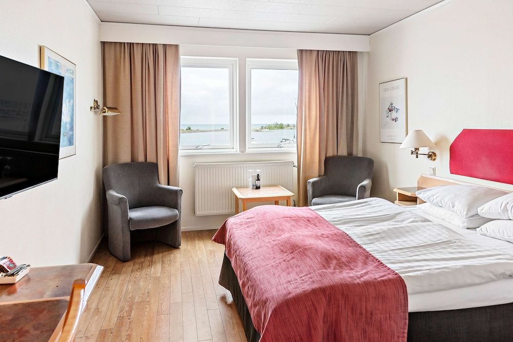 Standard Room, 1 Queen Bed, Non Smoking, Sea View