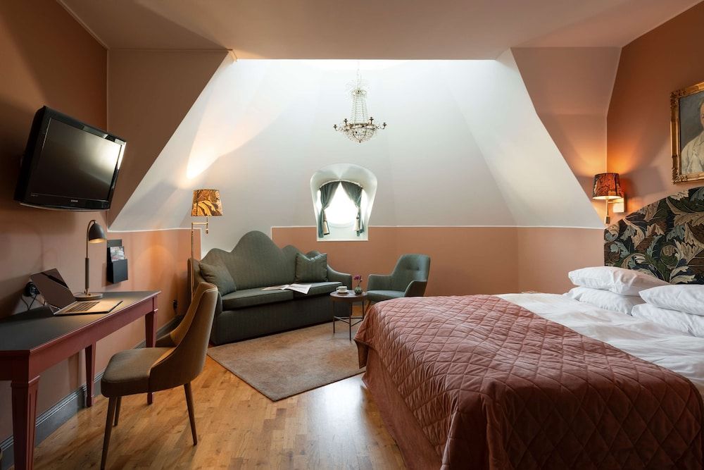 Family Room, 1 Queen Bed, Non Smoking (Multiple Beds,Max 2 Adults+2 Children)