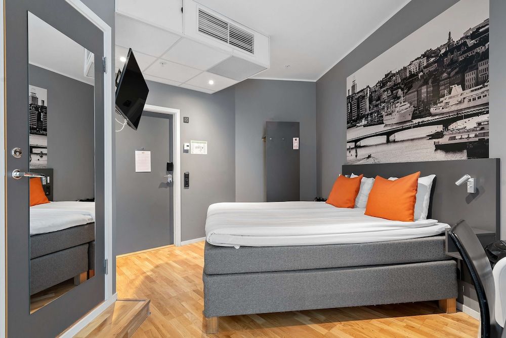 Family Room, Multiple Beds, Non Smoking (first night parking included)