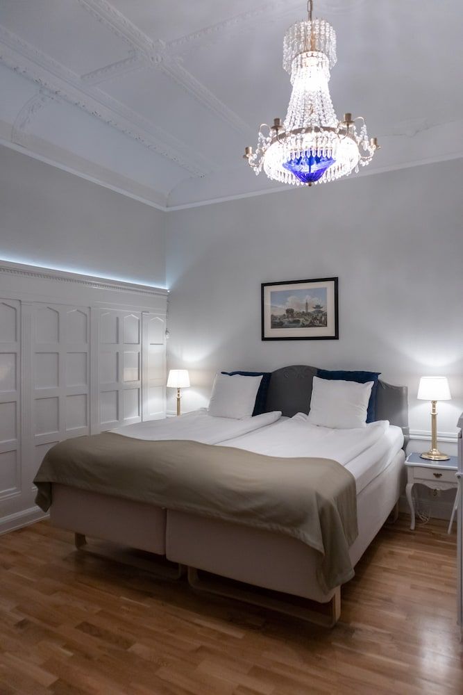 Double Room, No Windows