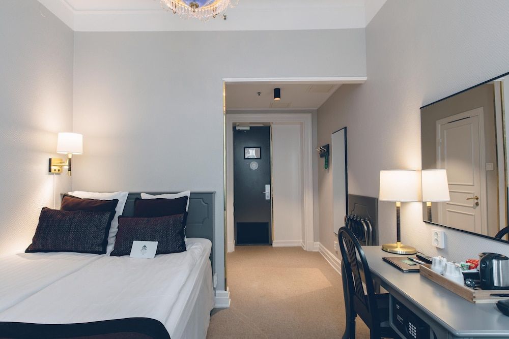 Crystal Plaza Hotel Economy Double Room 5