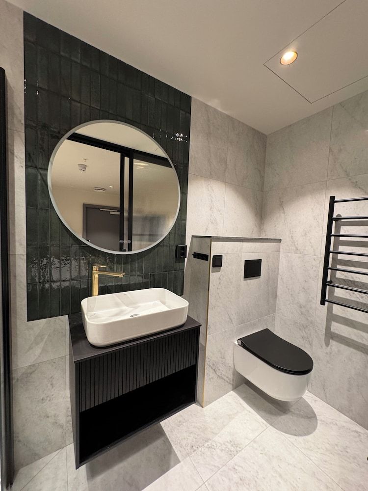 Crystal Plaza Hotel Comfort Double Room, No Windows 3