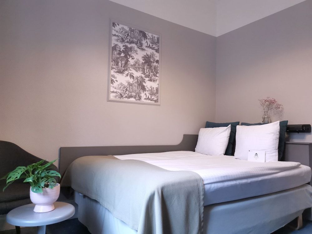 Crystal Plaza Hotel Economy Double Room