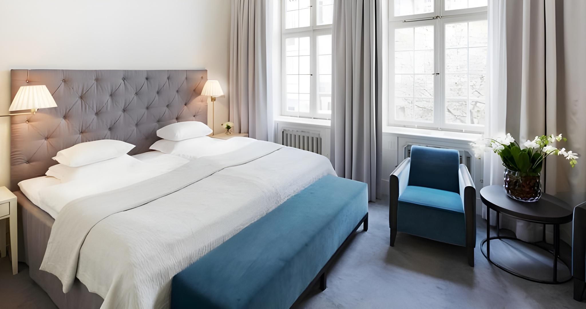 Hotel Diplomat Standard Room 4