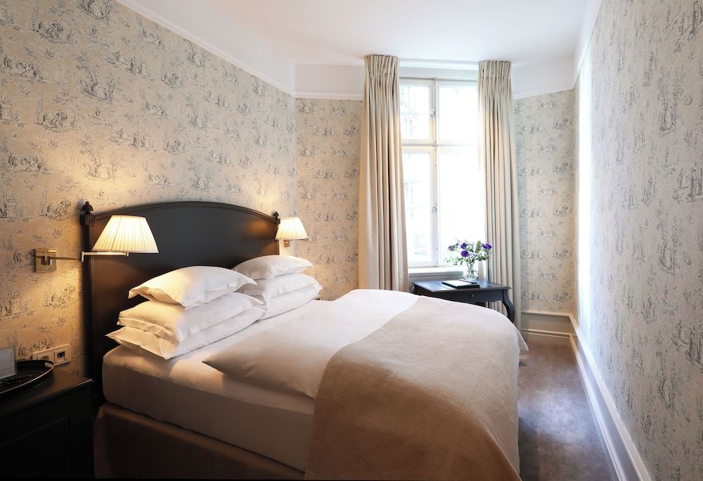 Hotel Diplomat Standard Room 3