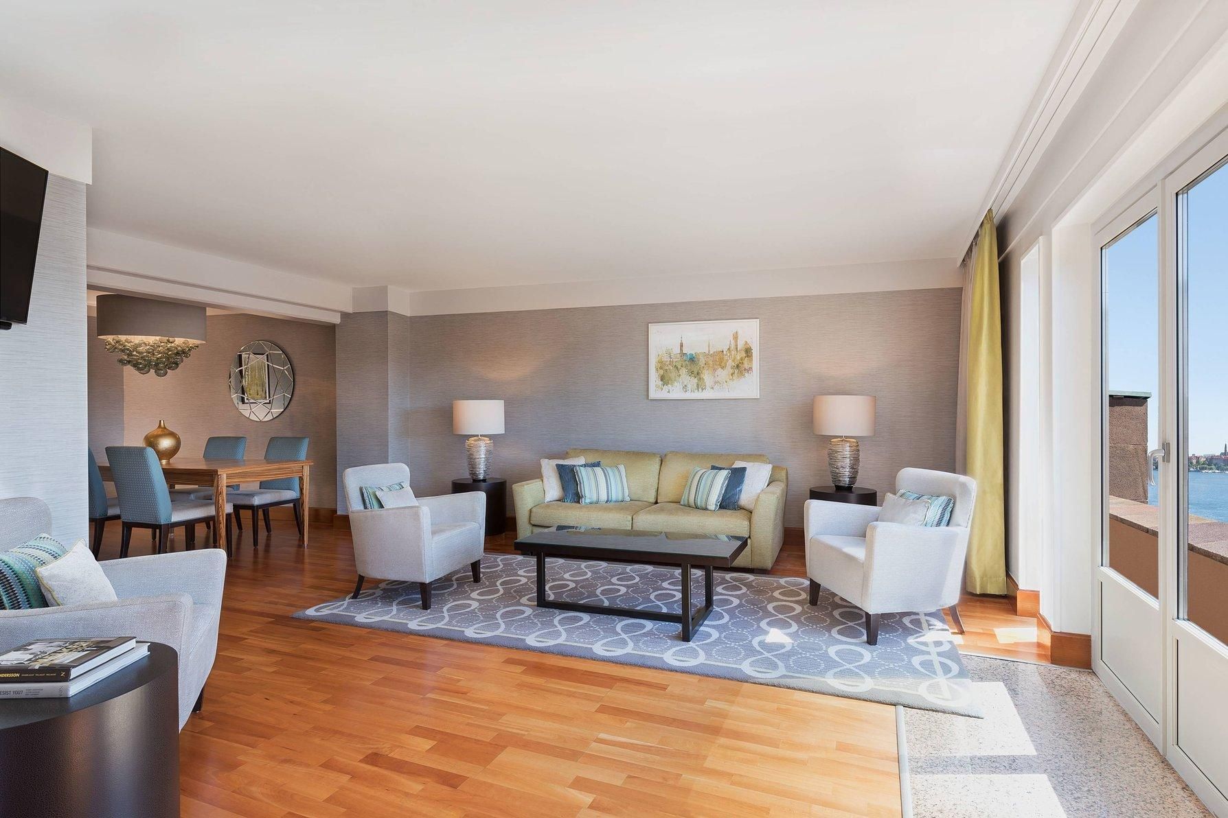 Ambassador Suite, 1 Bedroom 2 room Suite, 1 King, Lake view, Corner room, High floor