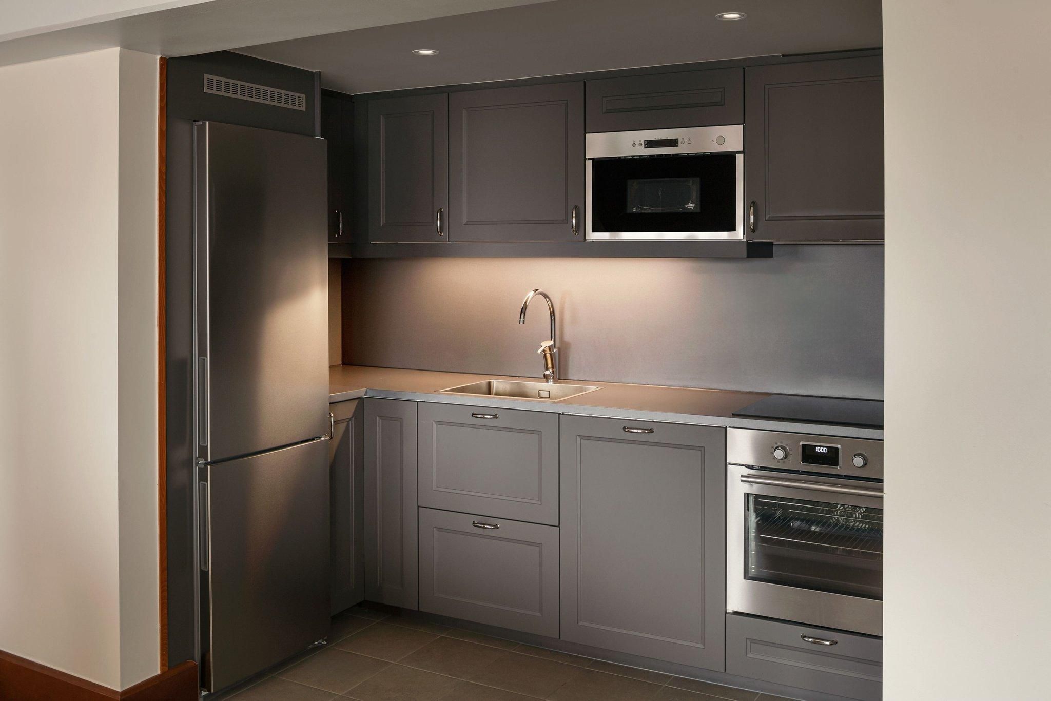 Executive Residences, 2 Bedroom Apartment, Bedroom 1: 1 King, Bedroom 2: King, Lake View