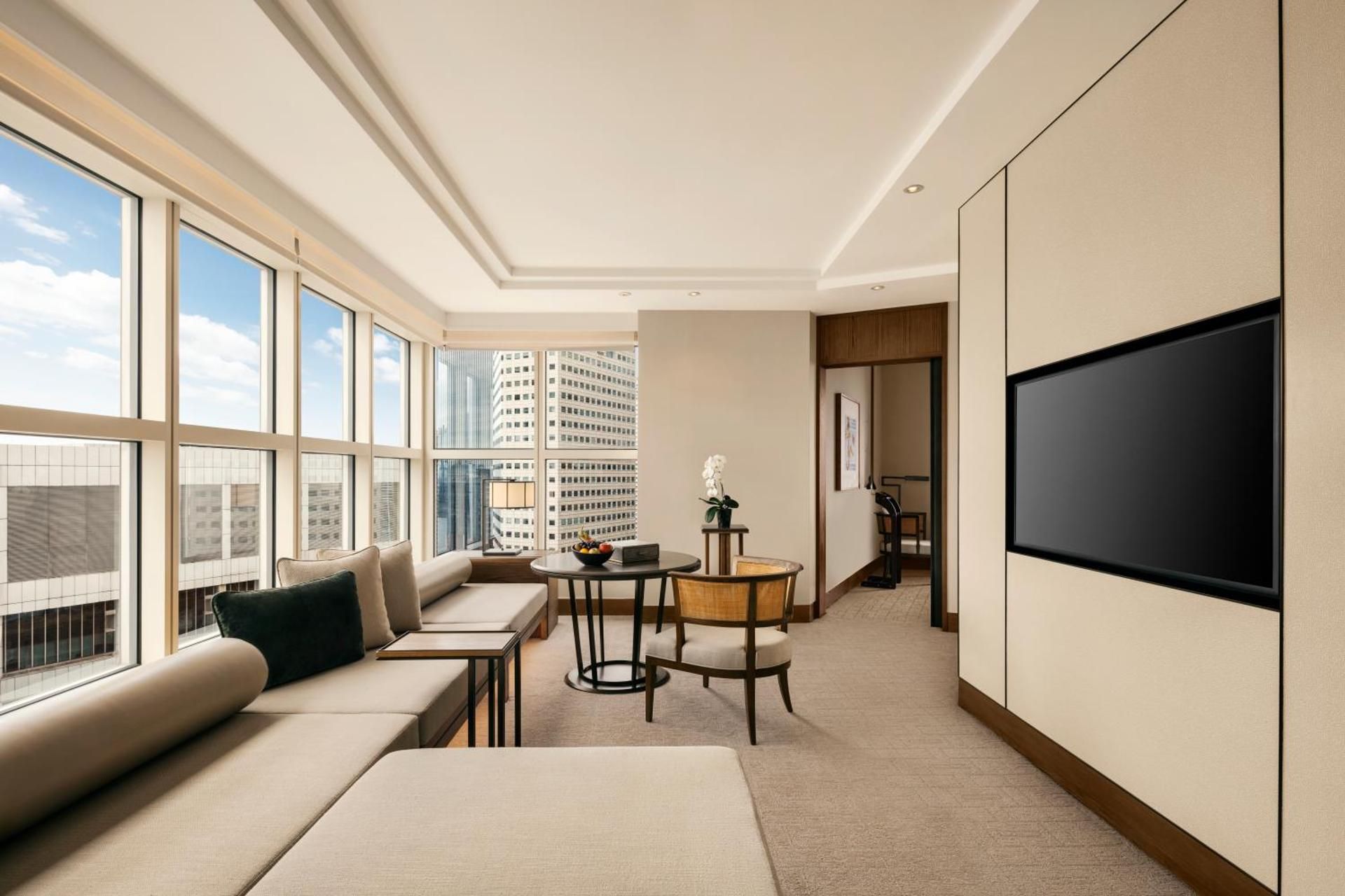 King Executive Suite with Lounge Access