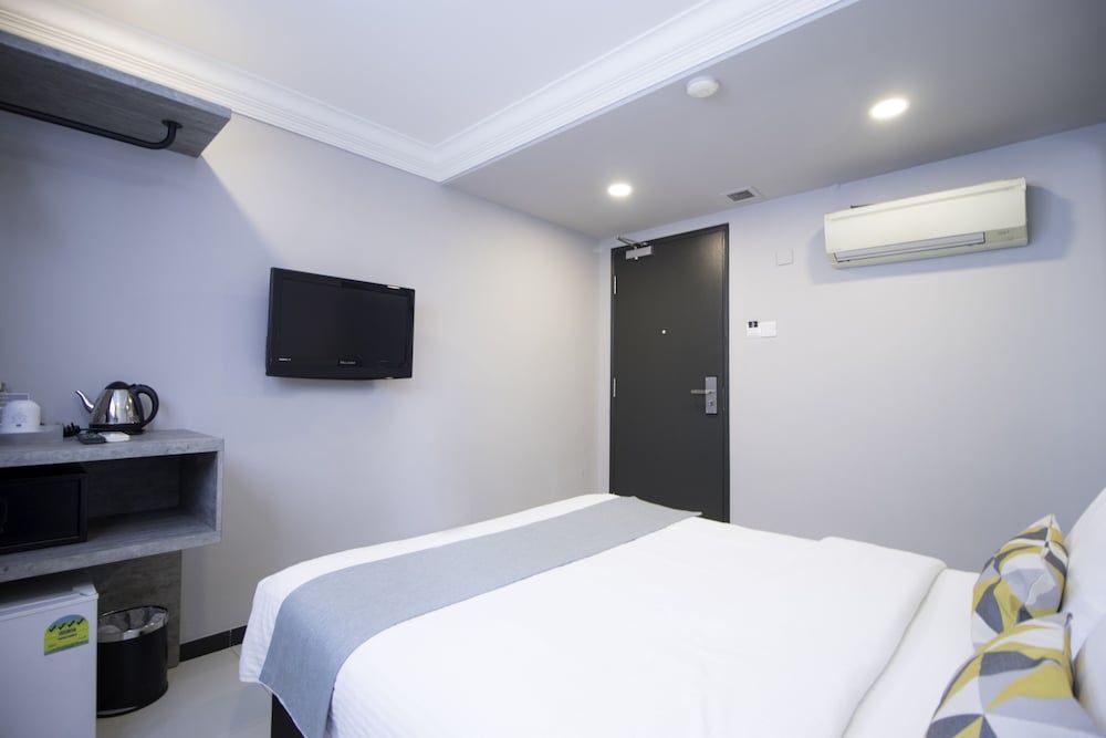 Harbour Ville Hotel Standard Room, 1 Queen Bed 9