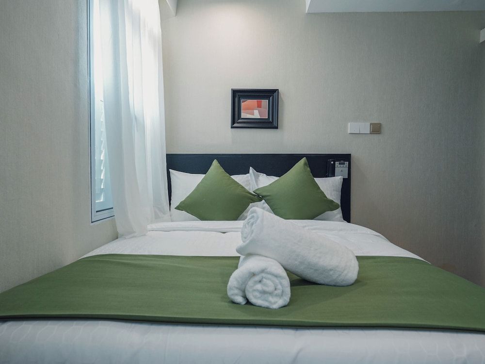 A Hotel Chinatown Deluxe, Window 9