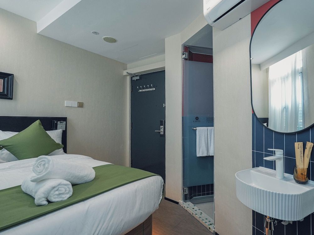 A Hotel Chinatown Deluxe, Window 11