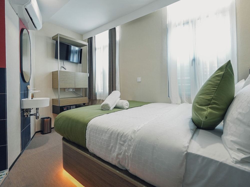 A Hotel Chinatown Deluxe, Window 7