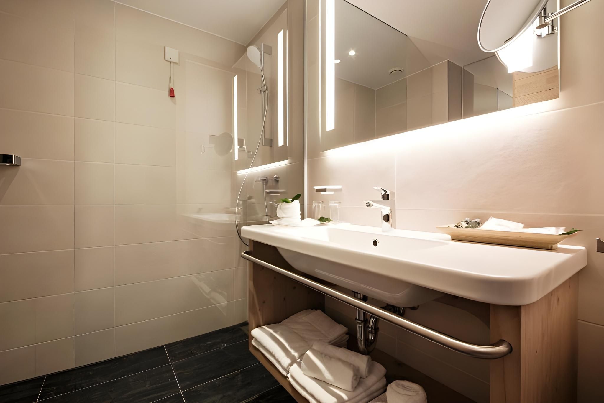 Double Room with Lake View and Extra Bed