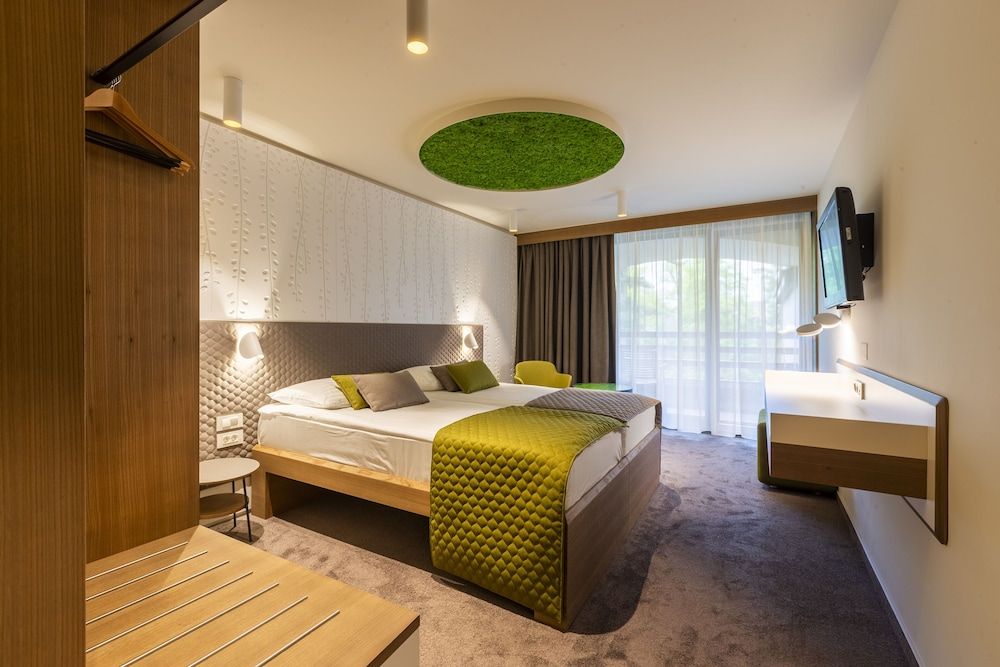 Hotel Park - Sava Hotels & Resorts Double Room, Balcony, Park View 8