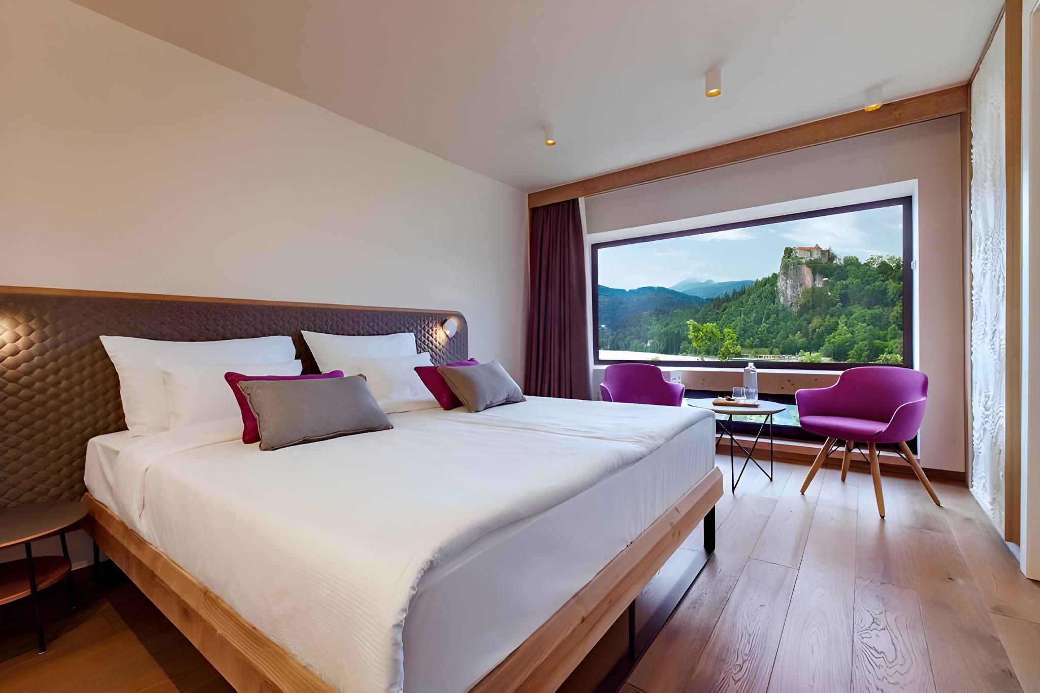 Suite with Lake View