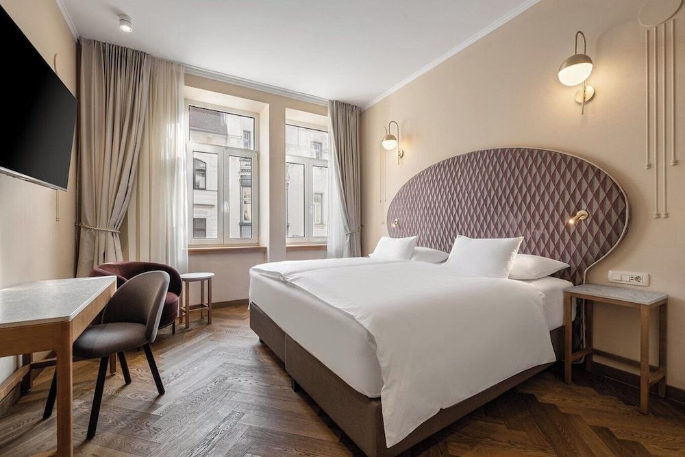 Deluxe Room (Grand)