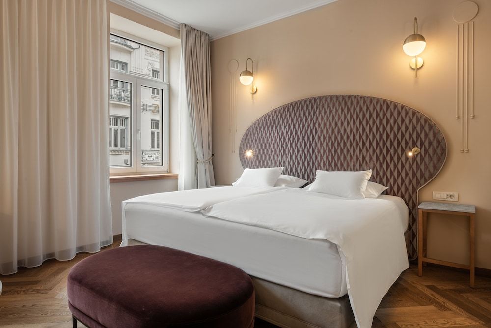 Deluxe Room (Grand)