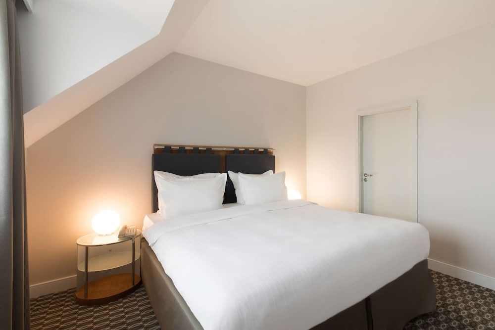 Junior Suite (Square View)