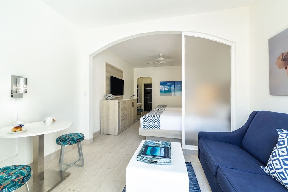 Ports of Call Resort Deluxe Poolside Terrace - 2 Double Beds