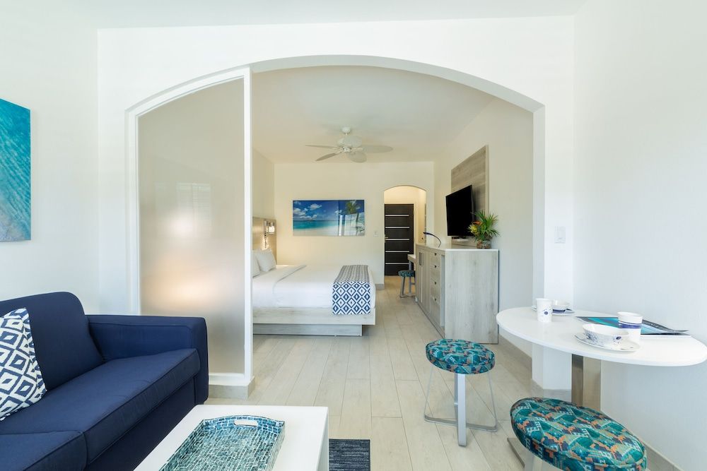 Ports of Call Resort Poolside Room - 1 King Bed 3