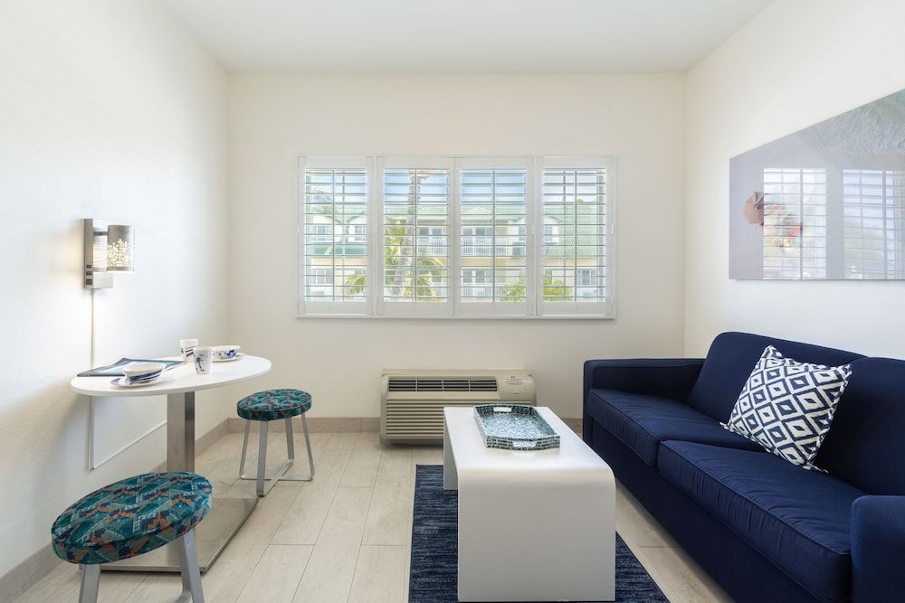 Ports of Call Resort Poolside Room - 2 Double Beds 5