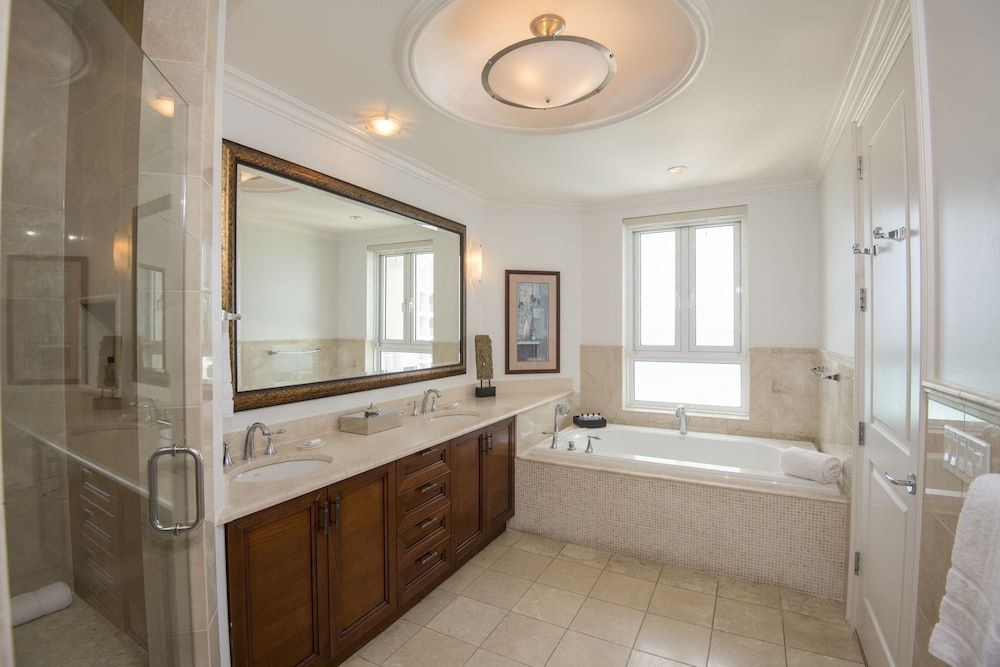 Junior Suite, 1 King Bed, Oceanfront