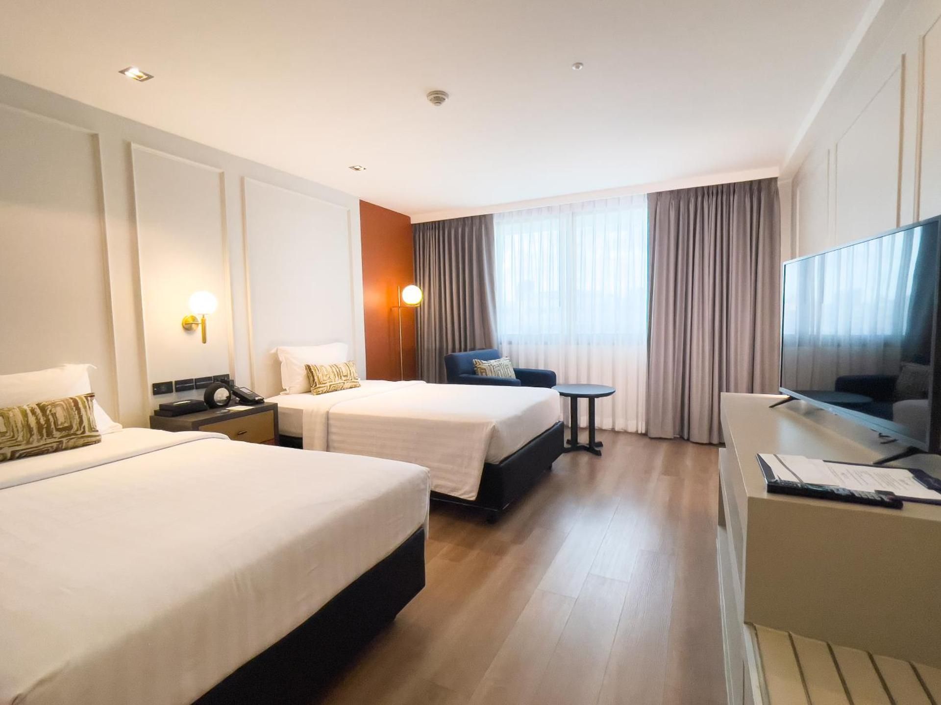 Deluxe Twin Bed Evening Delight