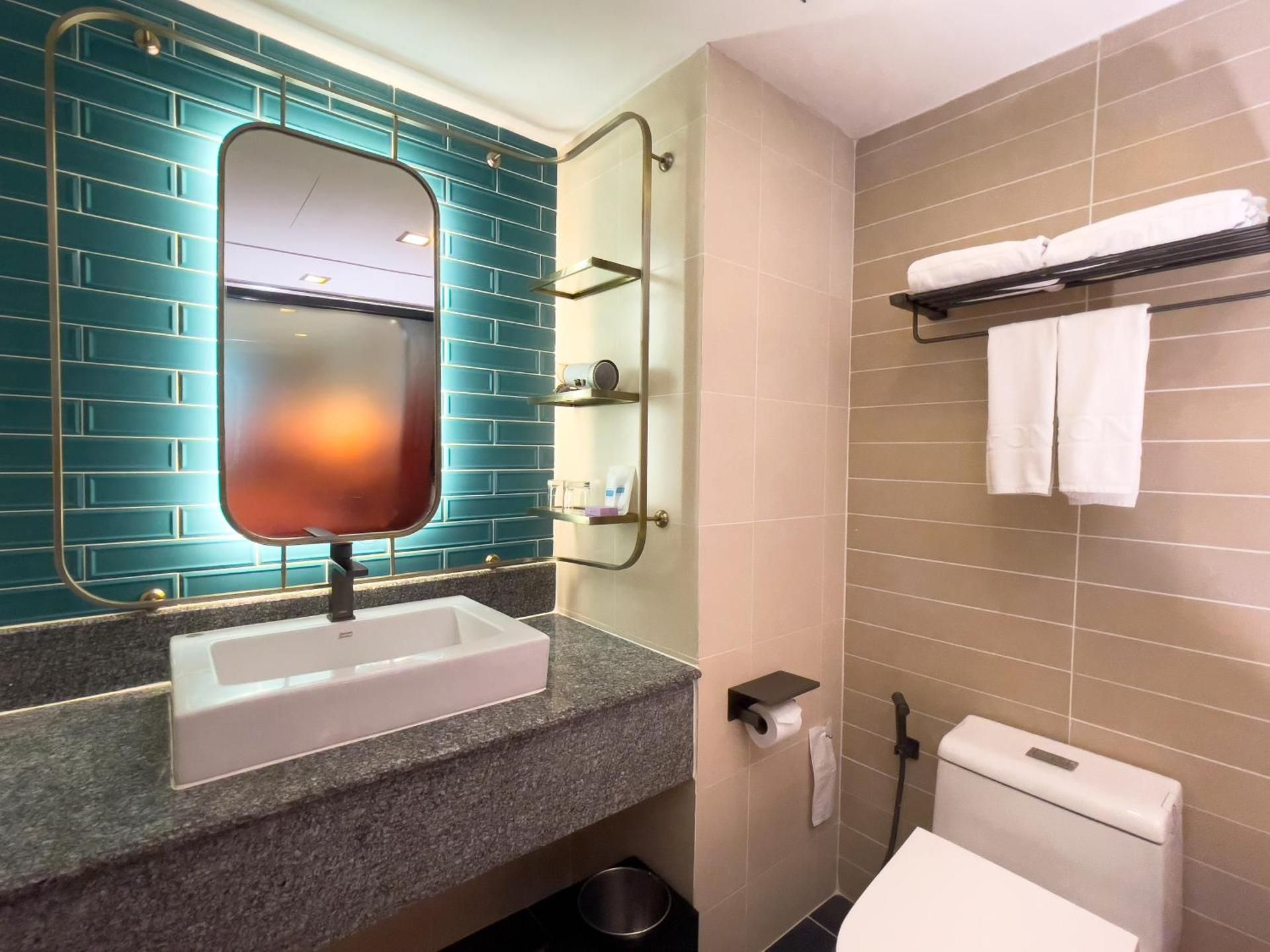 Deluxe Twin Bed Evening Delight