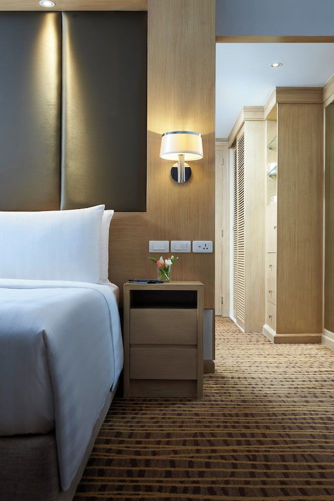 Amari Bangkok Deluxe Room, 2 Twin Beds 3