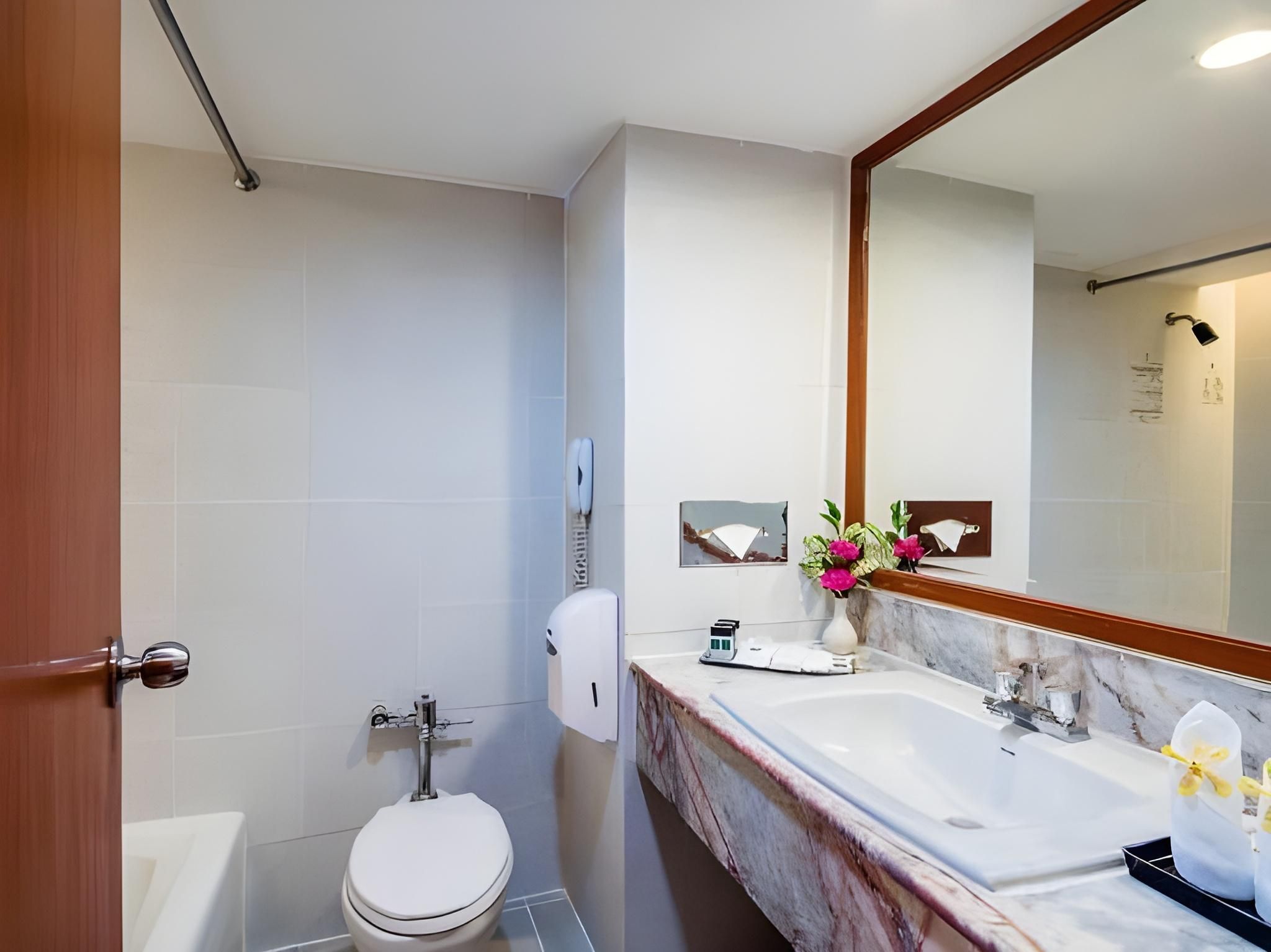 undefined Bangkok Palace Hotel 9