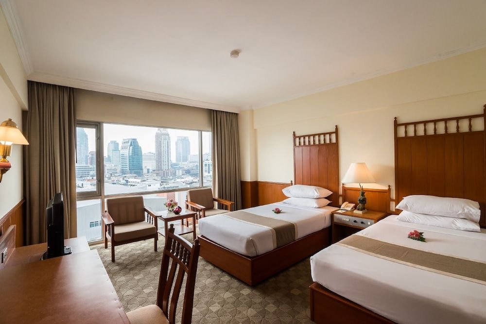 undefined Bangkok Palace Hotel 8
