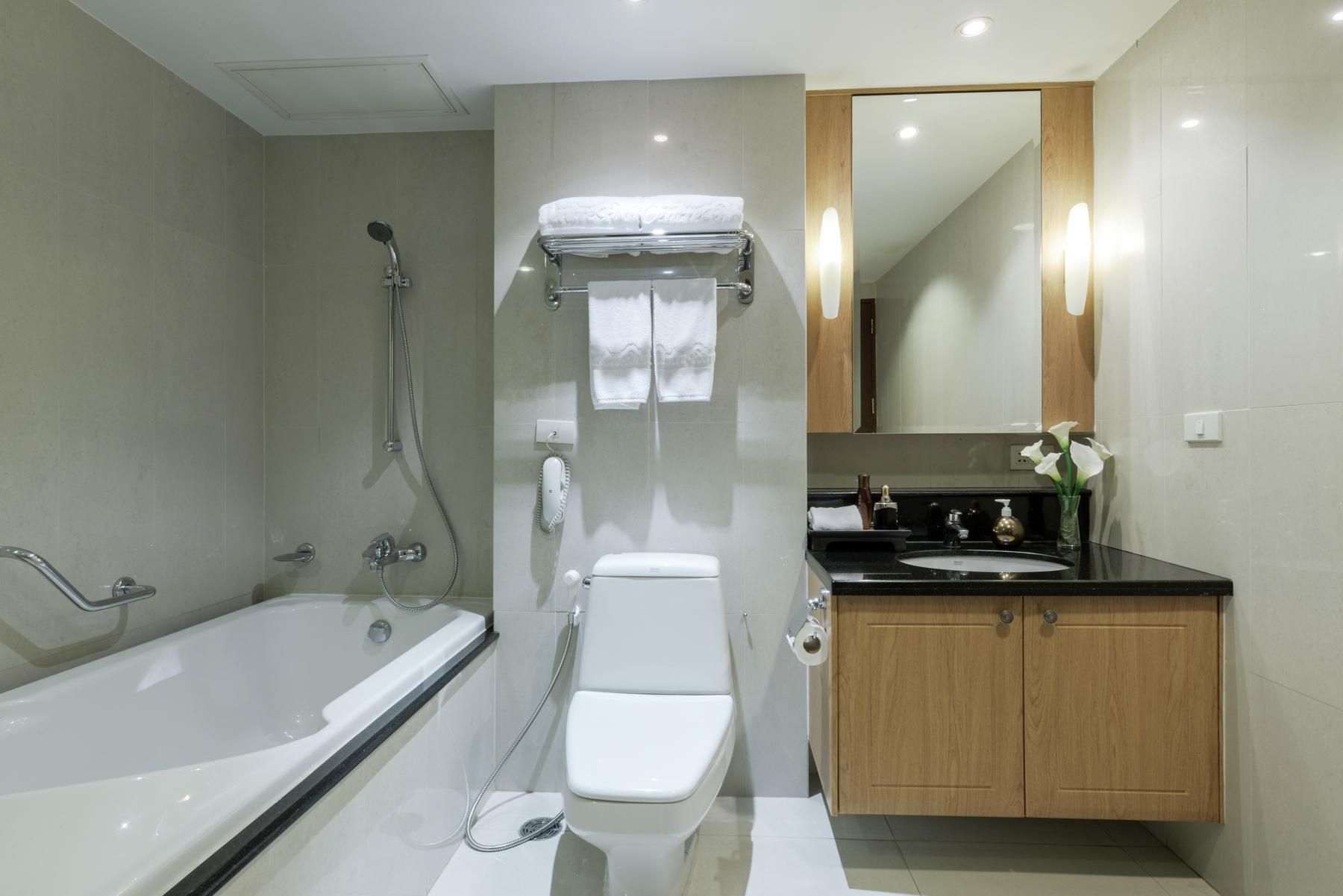 Free Upgrade to 1-Bedroom