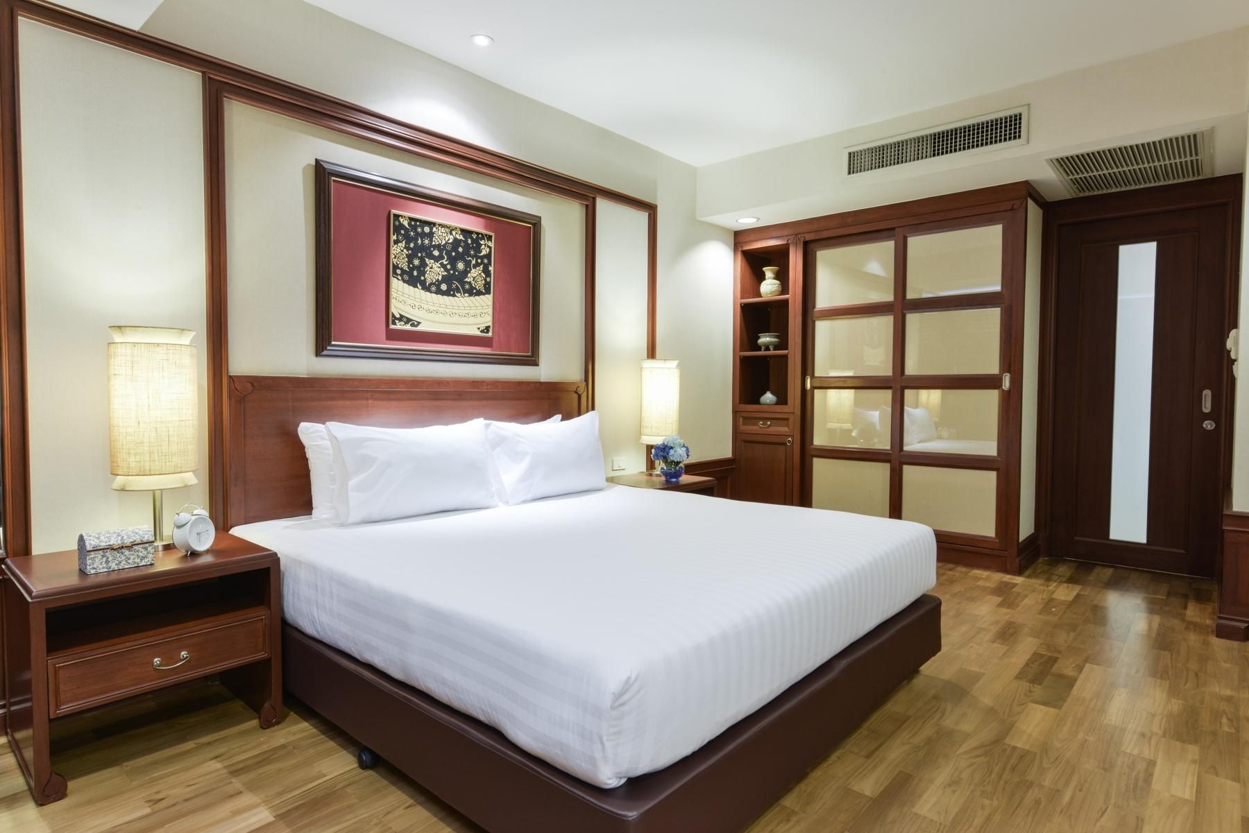 Free Upgrade to 1-Bedroom