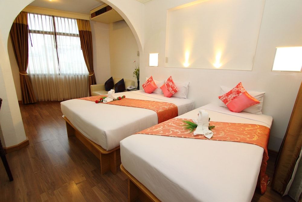 China Town Hotel Studio Triple Room 2