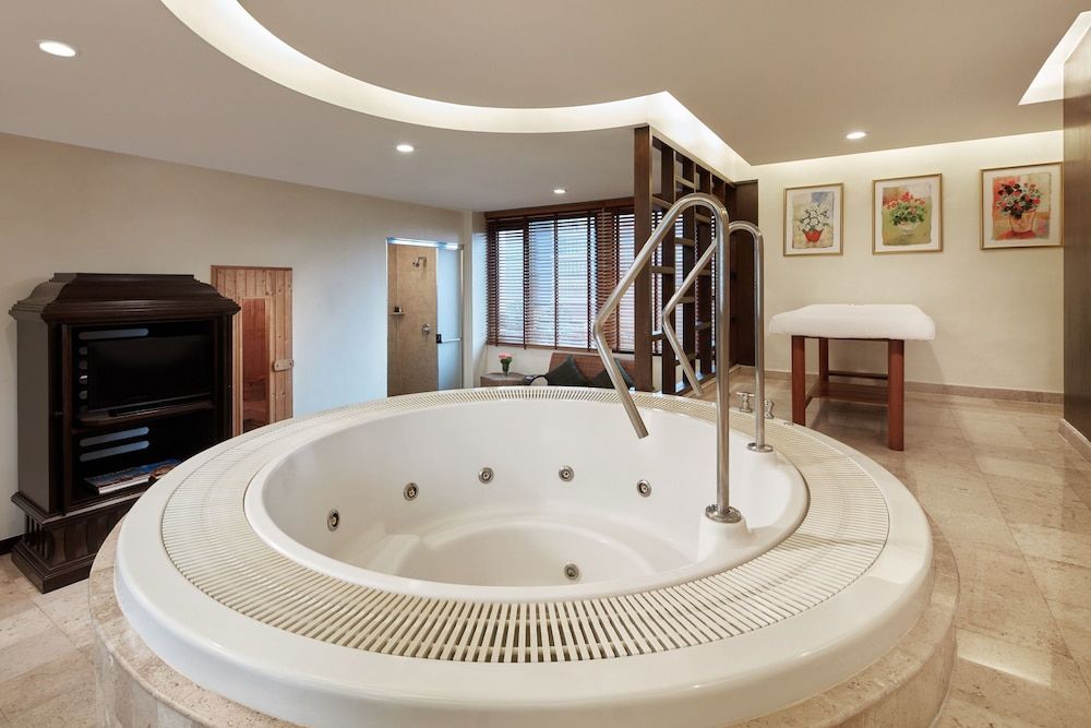 Private spa tub