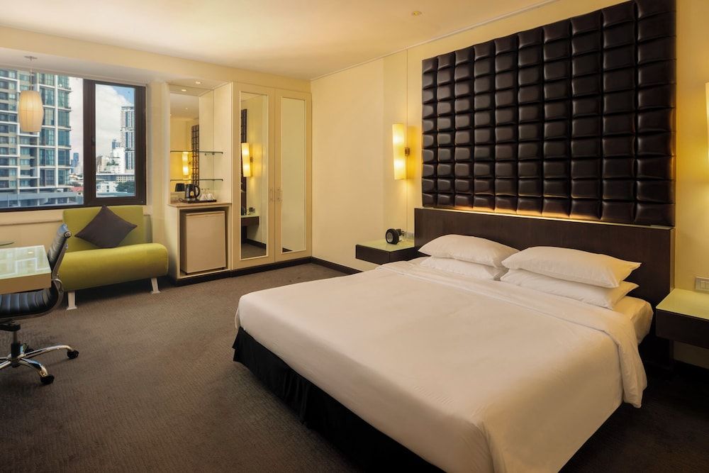 The Davis Bangkok Hotel Studio Room (Corner Wing) 2