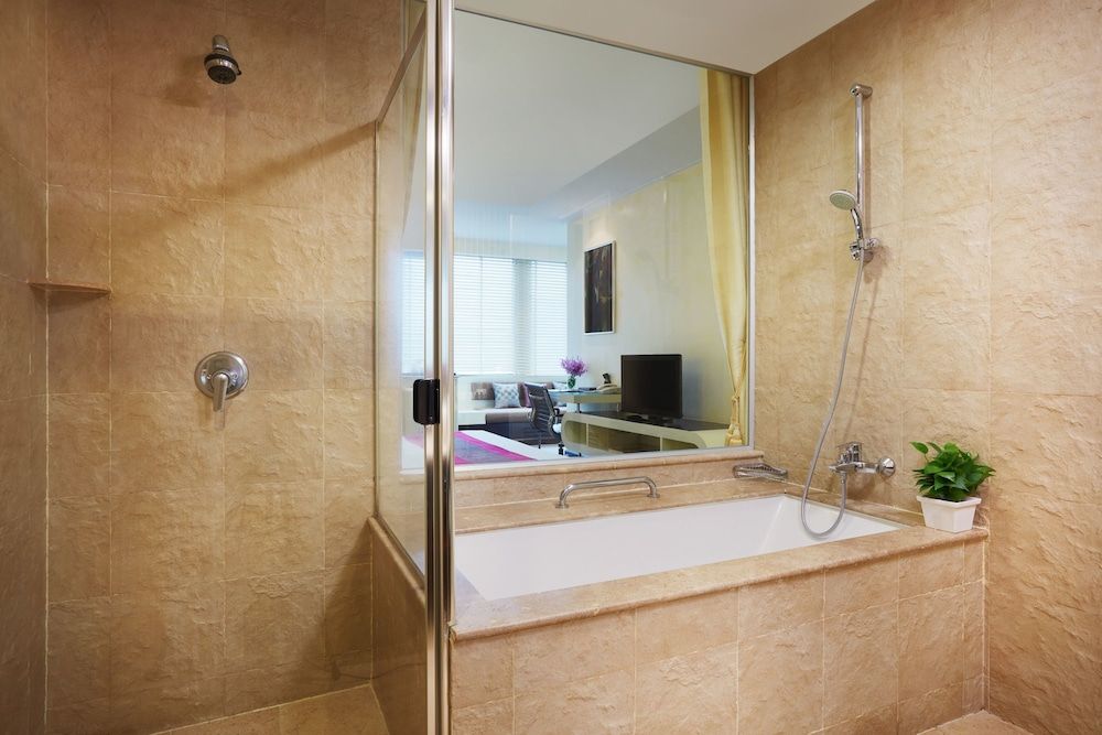 The Davis Bangkok Hotel Studio Room (Corner Wing) 8