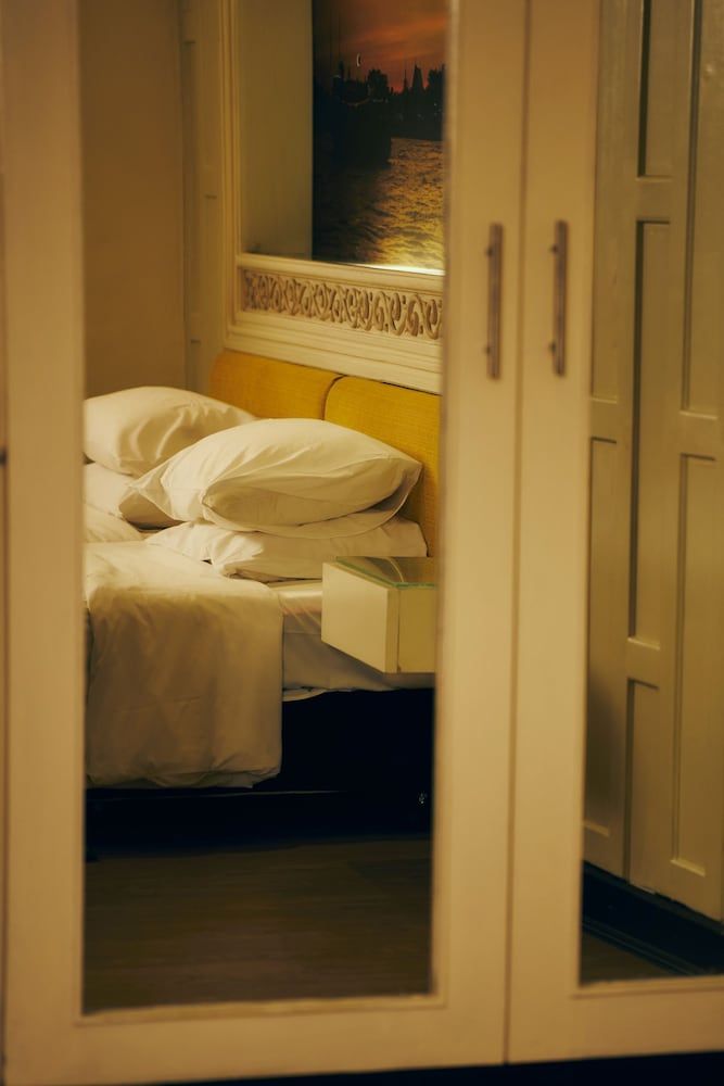 The Davis Bangkok Hotel Studio Twin Bed (Corner Wing) 4