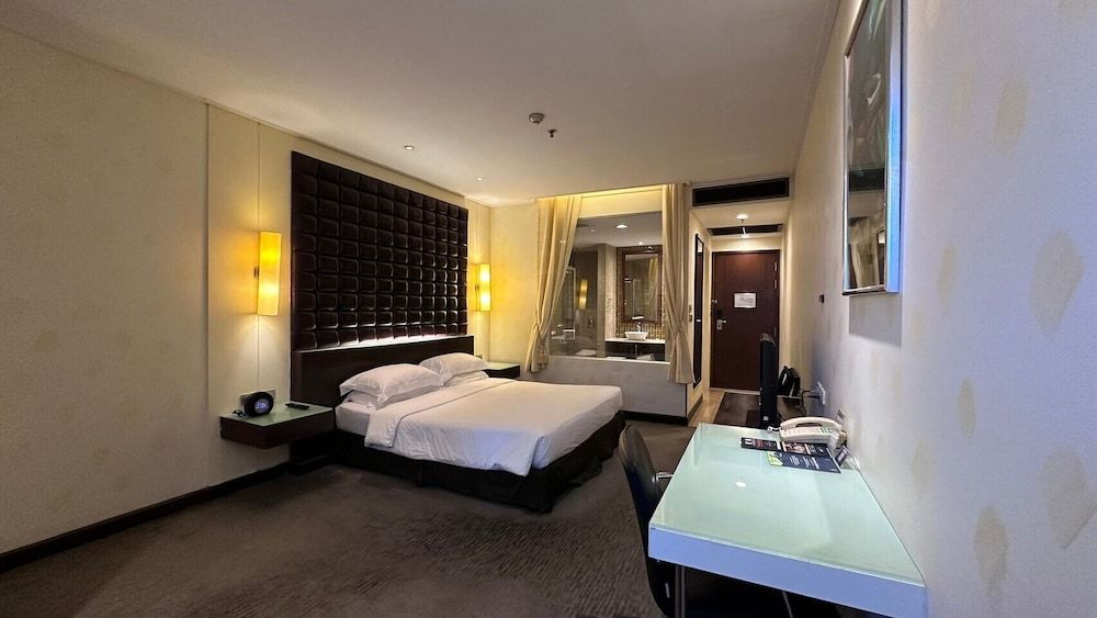 The Davis Bangkok Hotel Studio Room (Corner Wing) 10