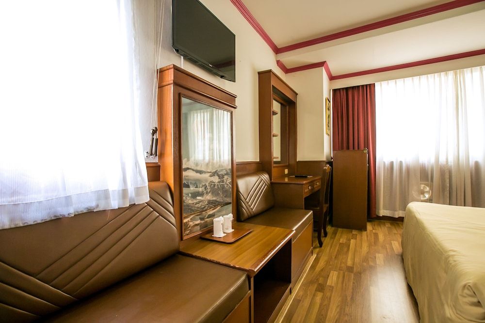 undefined Elizabeth Hotel 9