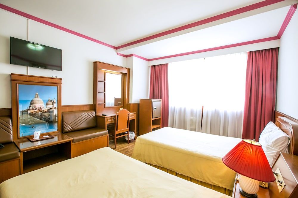 undefined Elizabeth Hotel 2