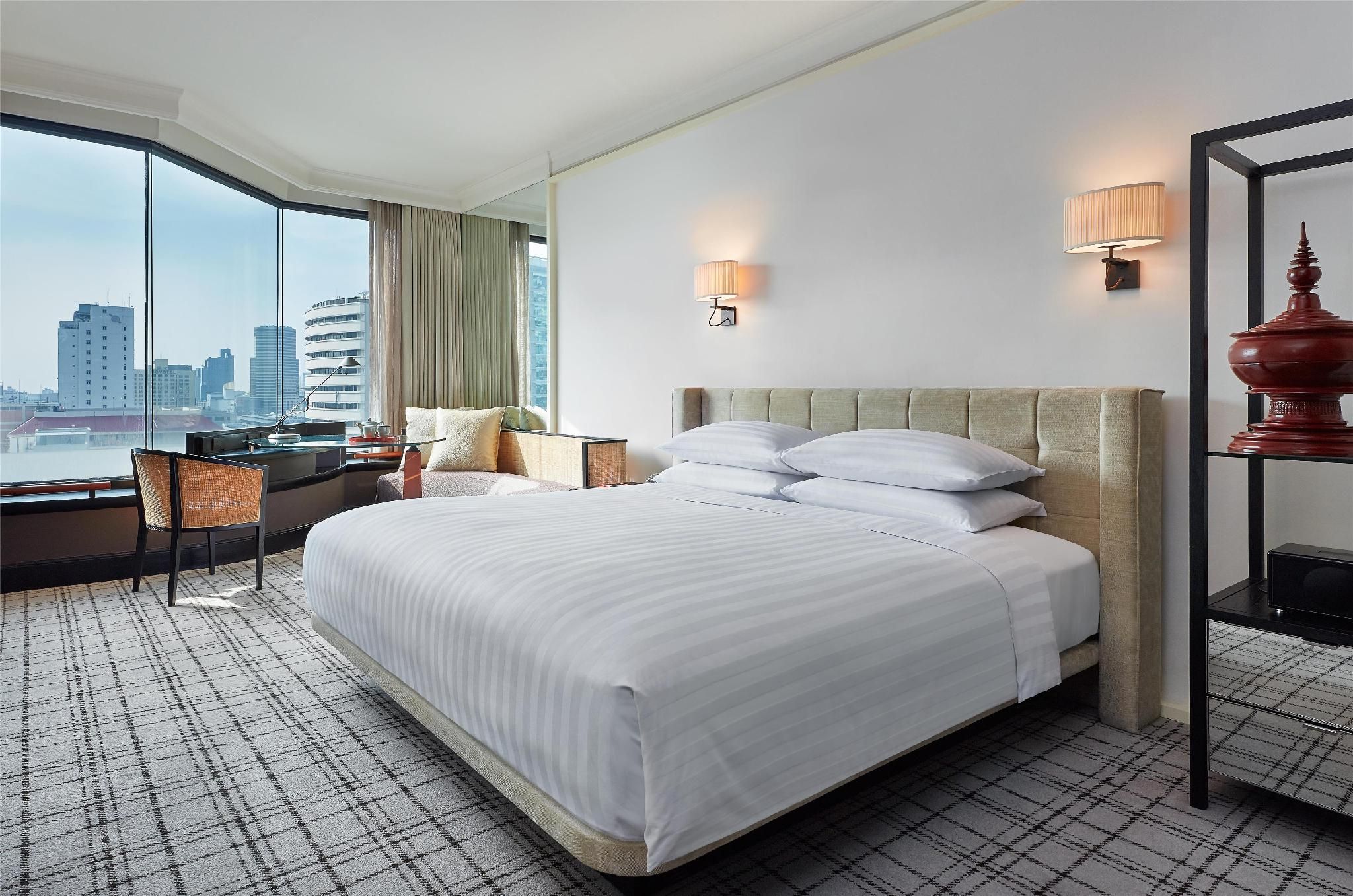 1 King Bed View
