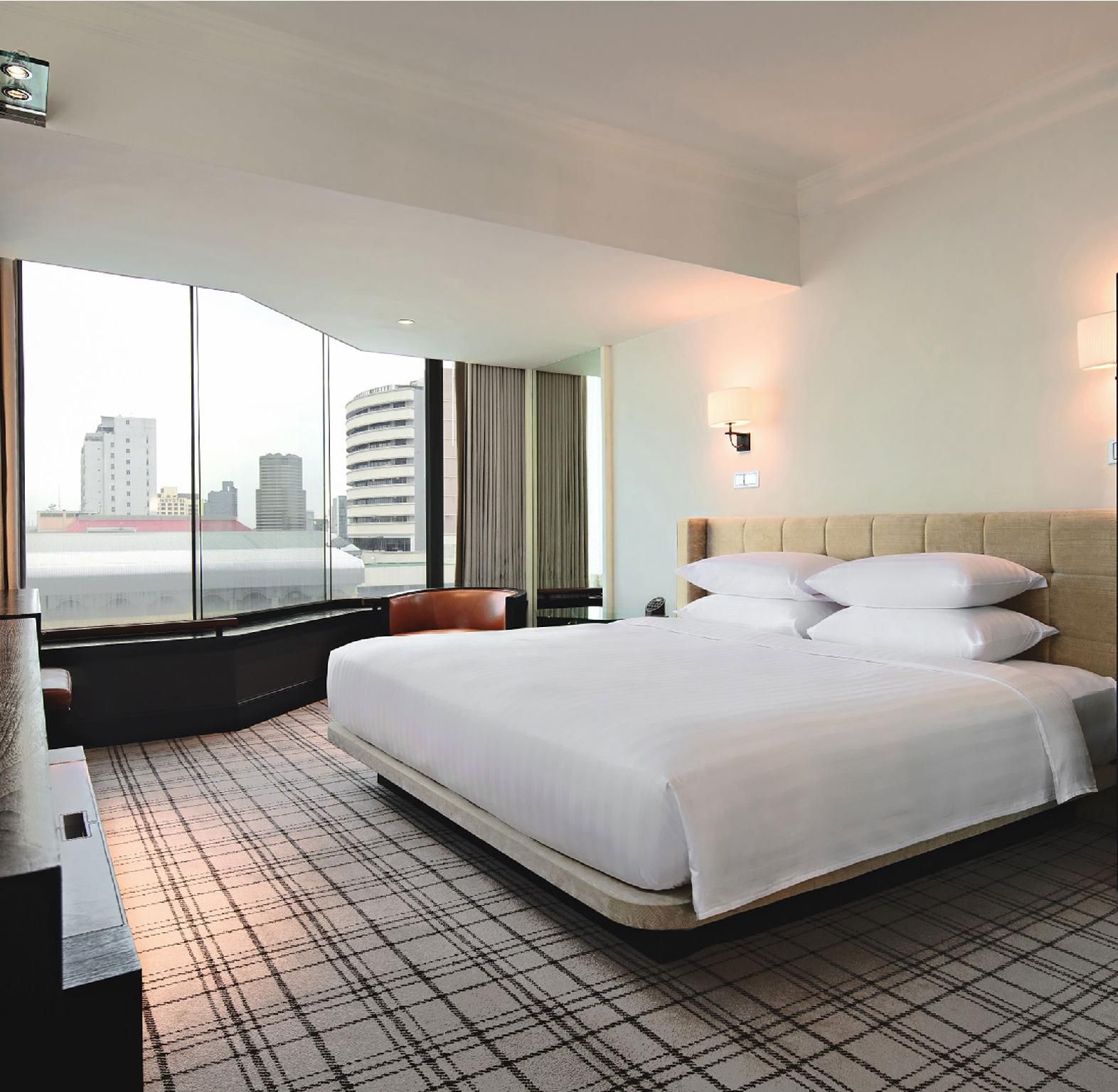 1 King Bed 
