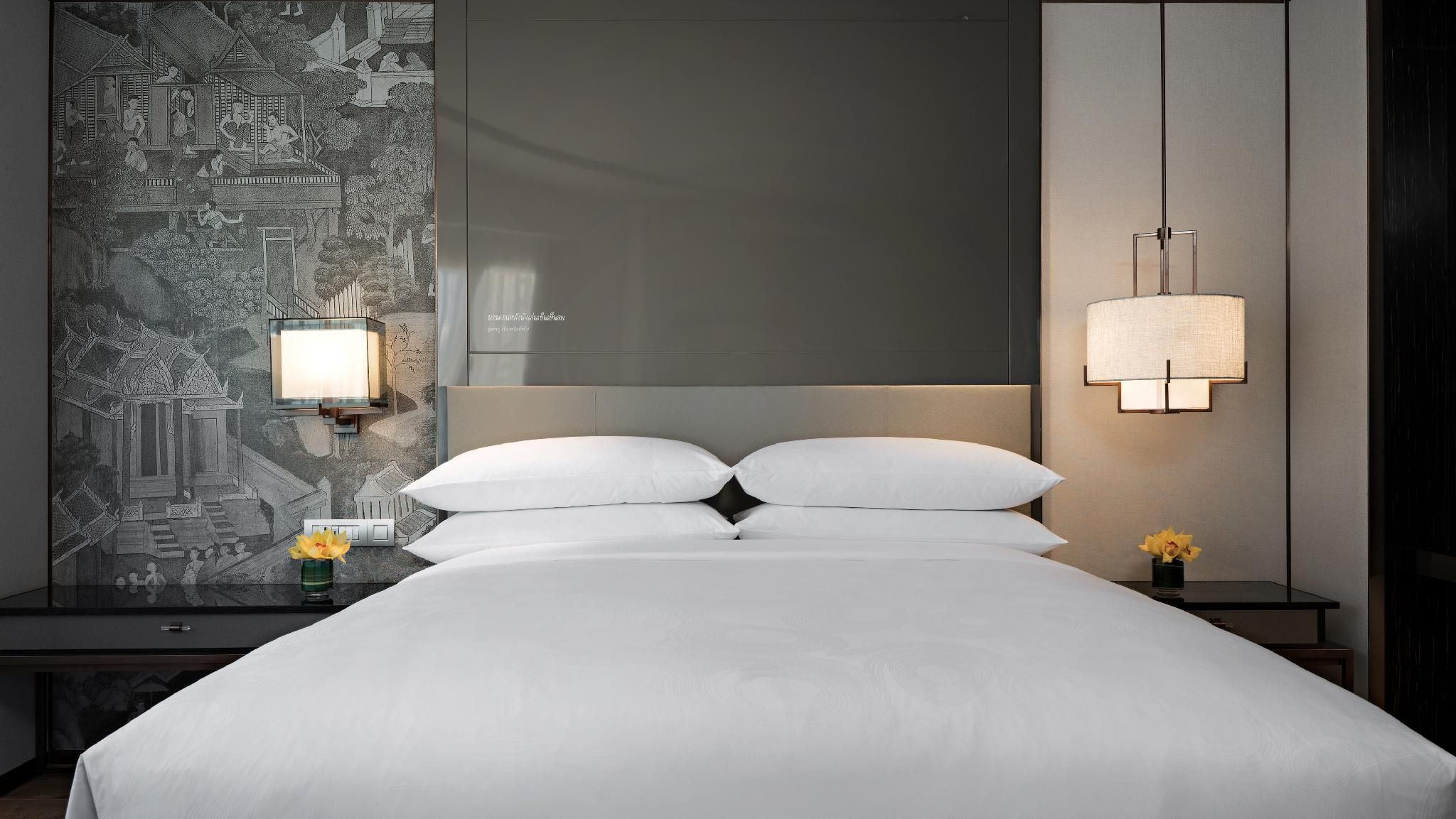 Executive lounge access, Guest room, 1 King, City view, High floor