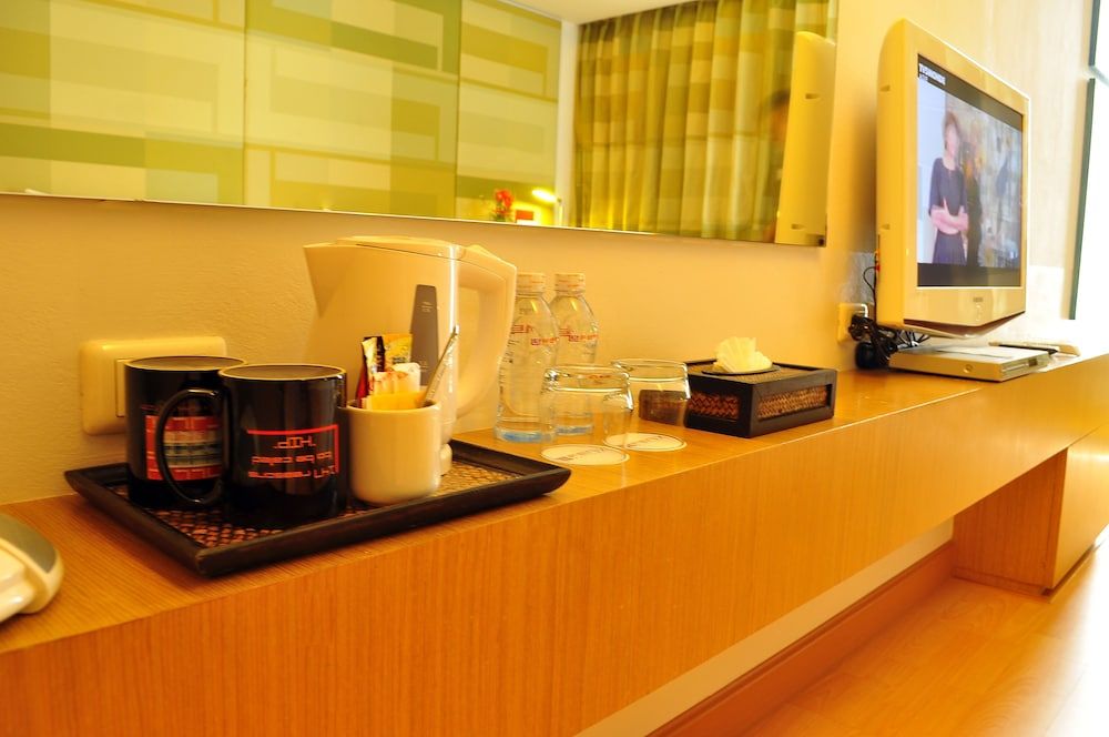 Le Fenix Sukhumvit Superior Room 5