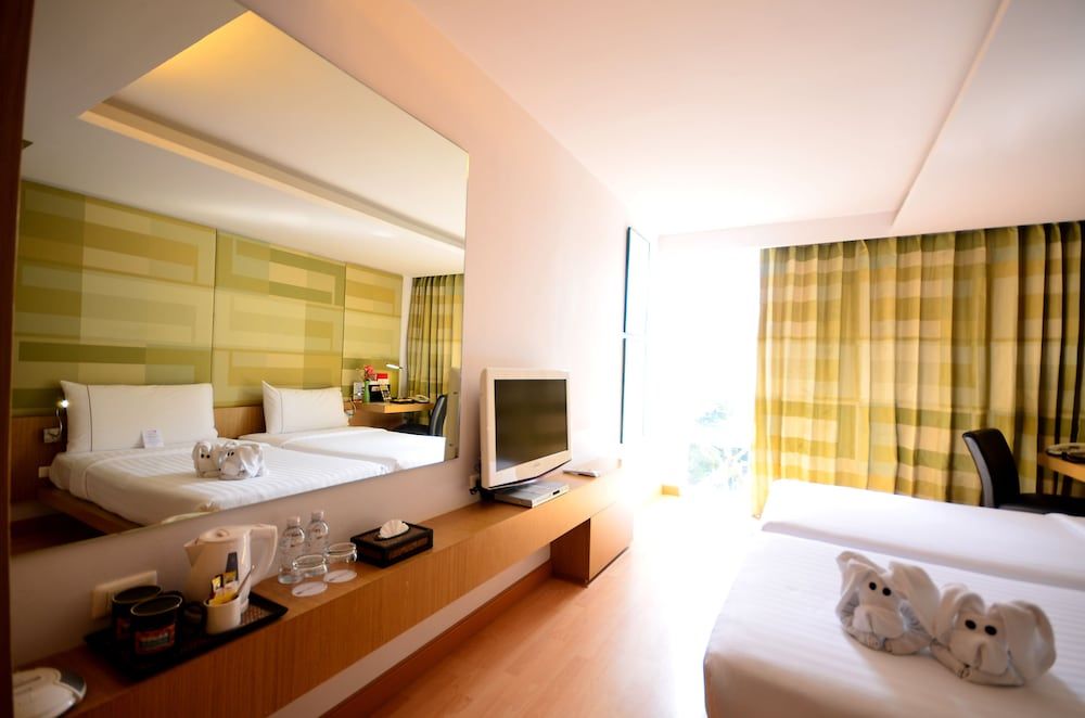 Le Fenix Sukhumvit Superior Room 2