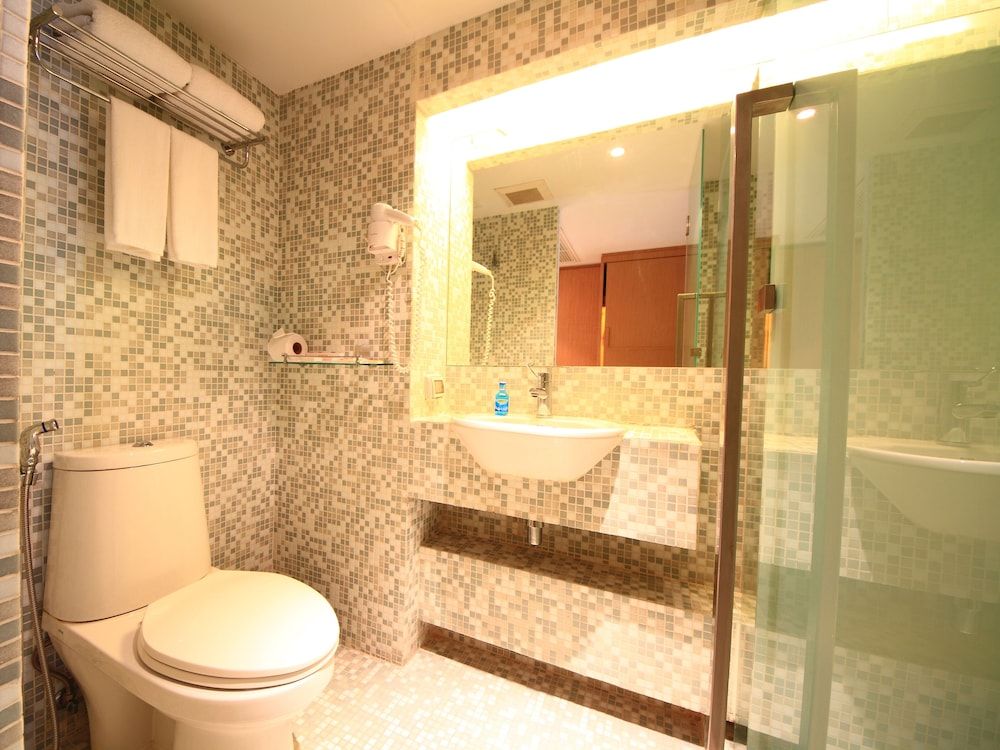 Le Fenix Sukhumvit Superior Room 3