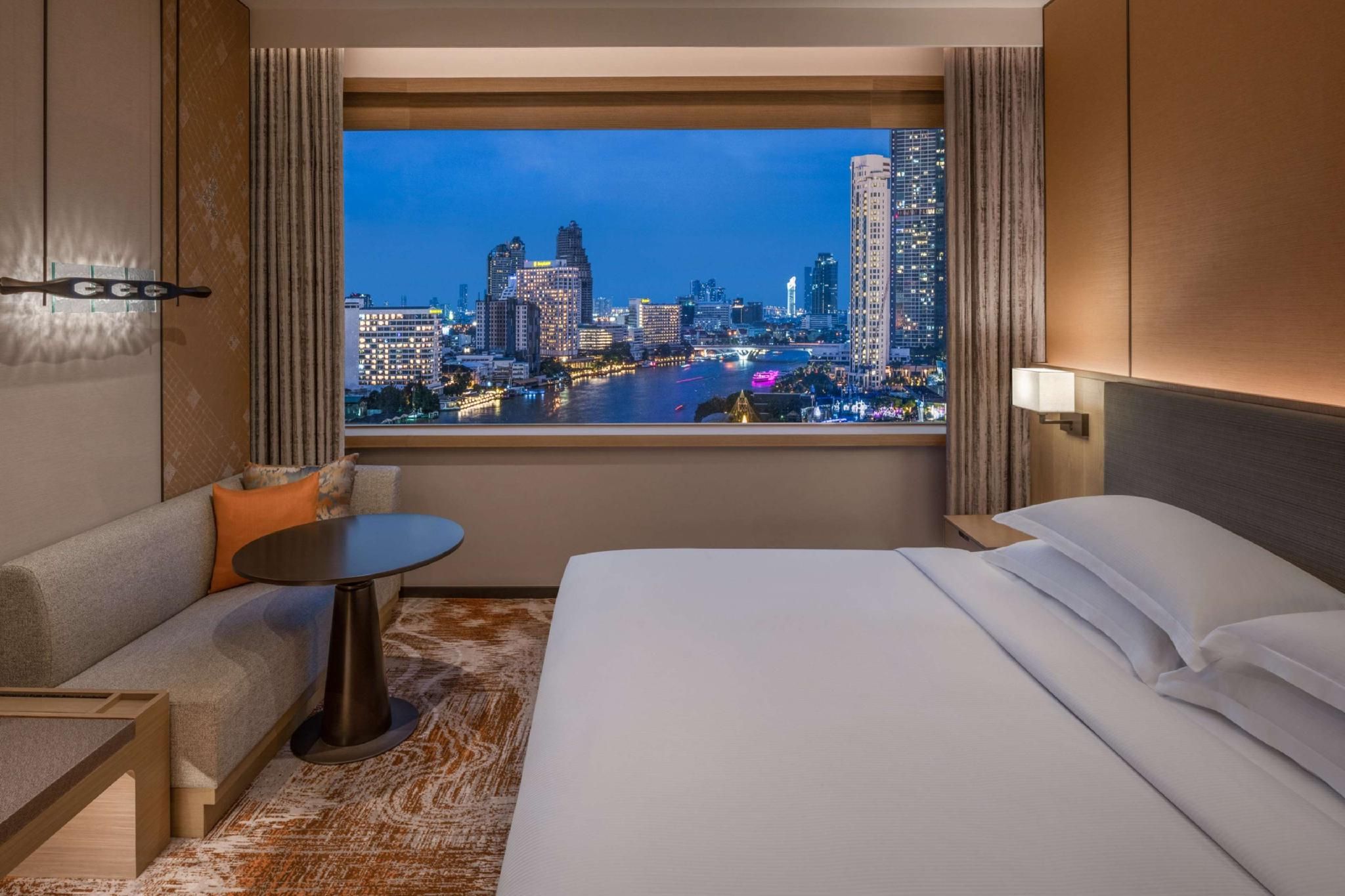 Millennium Hilton Bangkok King Deluxe Room 2