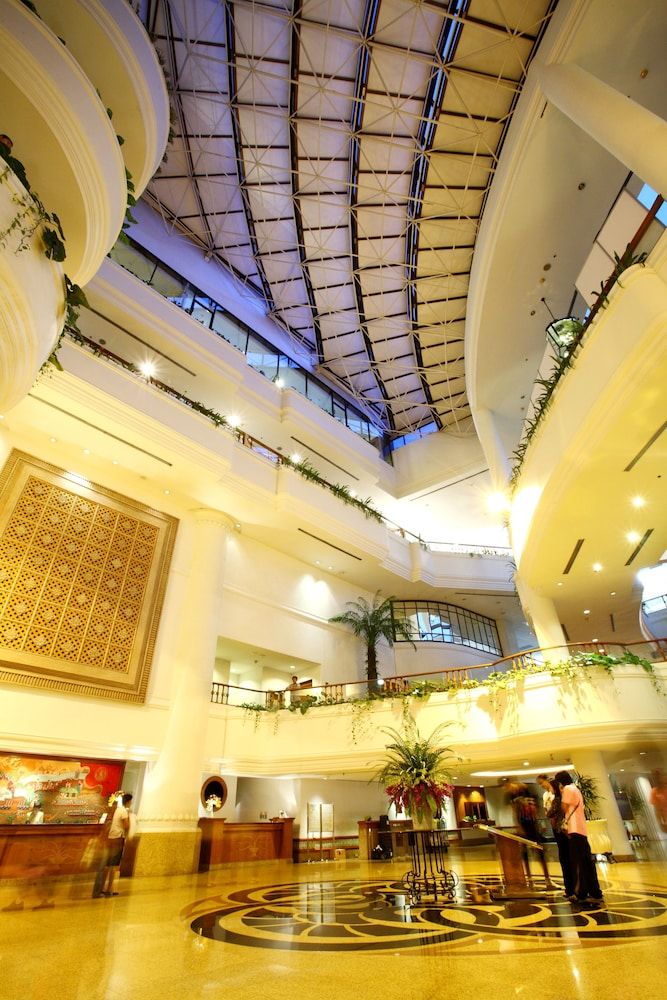 undefined Montien Riverside Hotel Bangkok 8