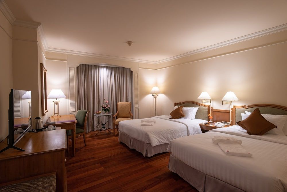 undefined Montien Riverside Hotel Bangkok 3